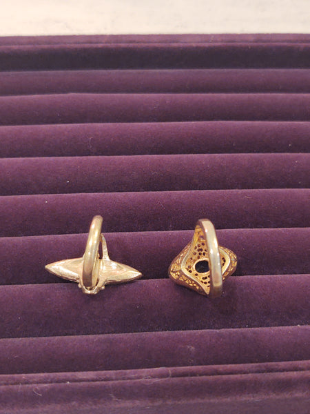 2 Pcs Ladies Fashion Rings Vintage To Now Wear Or Resell - Lot P192