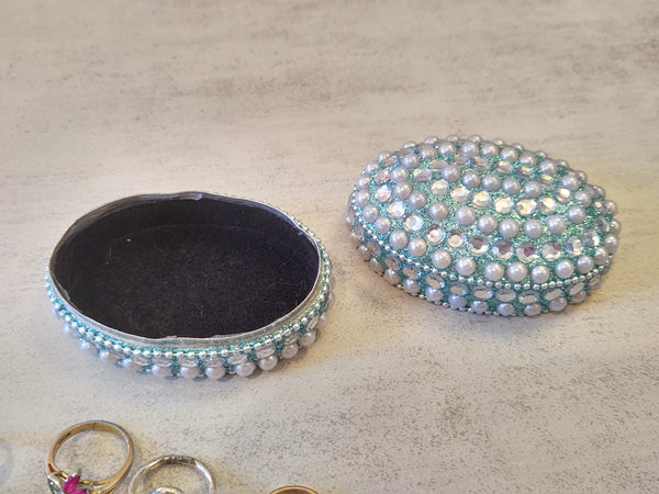 10 Pc Craft Rings & Trinket Box Fashion Rings Vintage To Now Tarnished / Craft