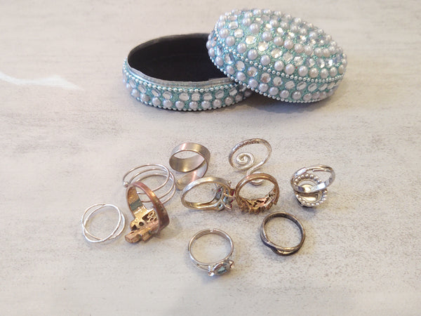10 Pc Craft Rings & Trinket Box Fashion Rings Vintage To Now Tarnished / Craft