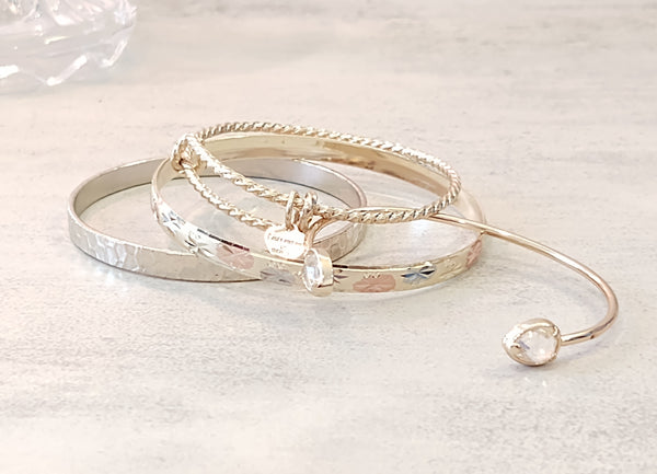 4 Pcs Bracelet Lot Gold Tone Bangles – Lot P61