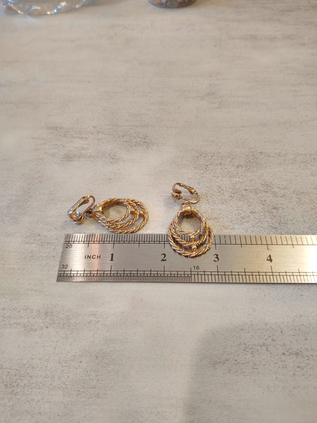 Sarah Coventry Rope Hoop Clip Earrings Gold Tone 1.75”– P106
