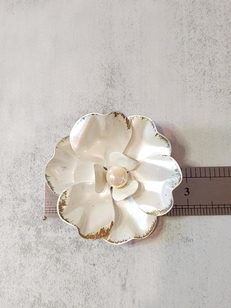 White ENAMEL FLOWER Vintage Pin Brooch - Lot F7