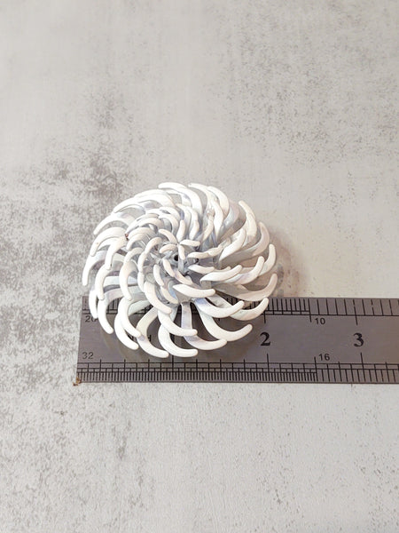 White ENAMEL FLOWER Vintage Pin Brooch Flower Power Collectable - Lot F10