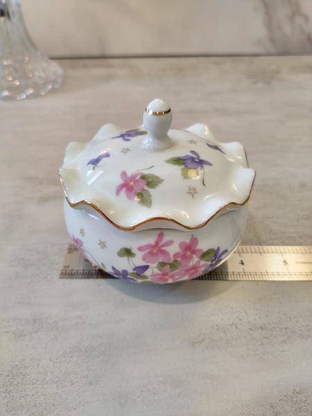 Jewelry Box With Wearable Jewelry Included Porcelain – P117