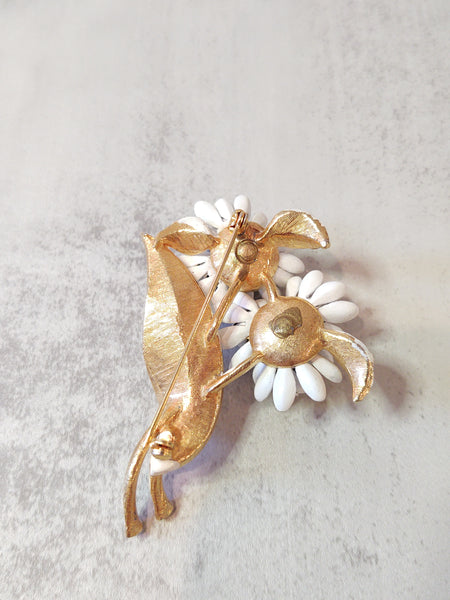 White ENAMEL FLOWER Vintage Pin Brooch - Lot F4