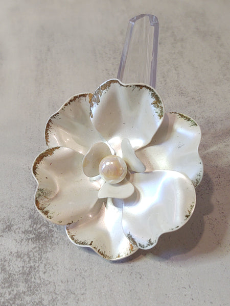 White ENAMEL FLOWER Vintage Pin Brooch - Lot F7