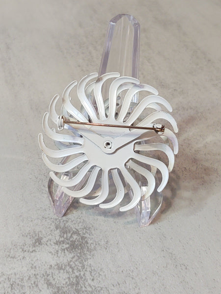 White ENAMEL FLOWER Vintage Pin Brooch Flower Power Collectable - Lot F10