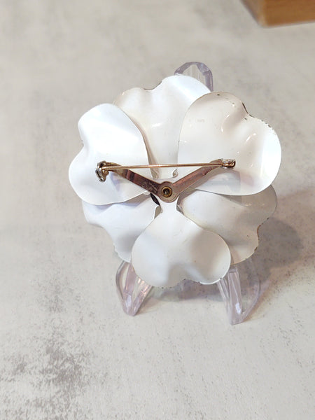 White ENAMEL FLOWER Vintage Pin Brooch - Lot F7