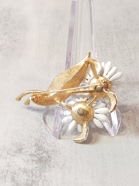 White ENAMEL FLOWER Vintage Pin Brooch - Lot F4