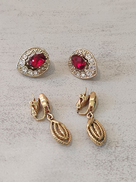 2 Pair Vtg Earrings Clip On Gold Tone Jewelry – Lot P33
