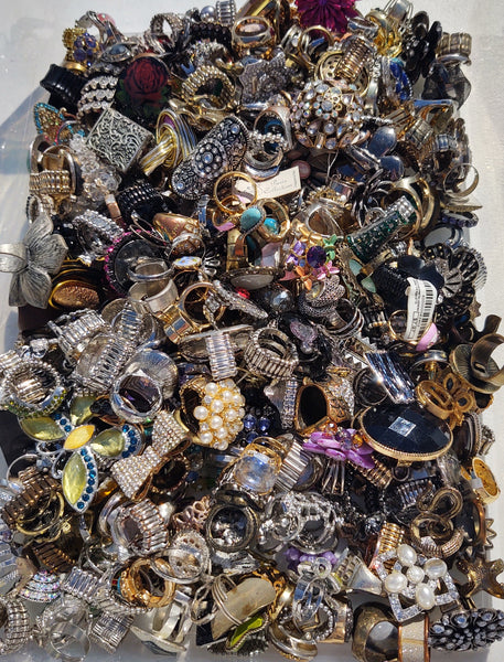 25 Pcs Stretchy & Adjustable Fashion Ring Bonanza Wearable Lot Grab Bag