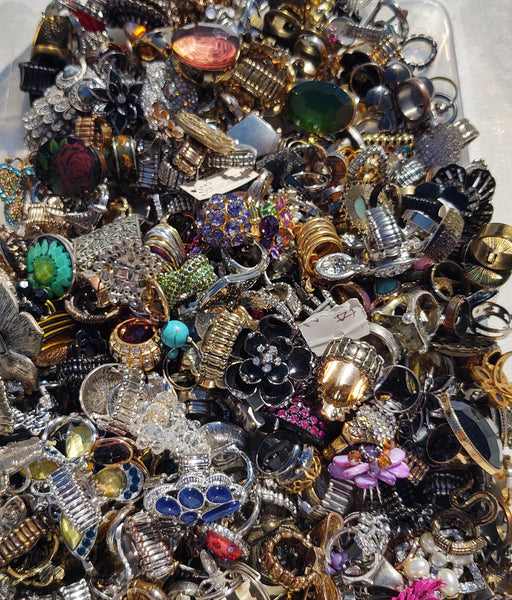 25 Pcs Stretchy & Adjustable Fashion Ring Bonanza Wearable Lot Grab Bag