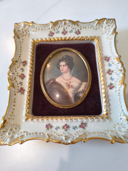 Cameo Creation Portrait Baroness Von Krudener Porcelain Frame Velvet Bubble