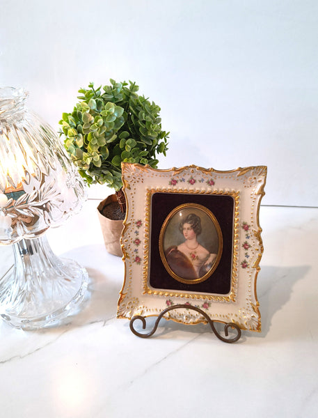 Cameo Creation Portrait Baroness Von Krudener Porcelain Frame Velvet Bubble