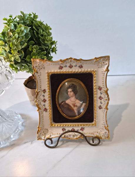 Cameo Creation Portrait Baroness Von Krudener Porcelain Frame Velvet Bubble
