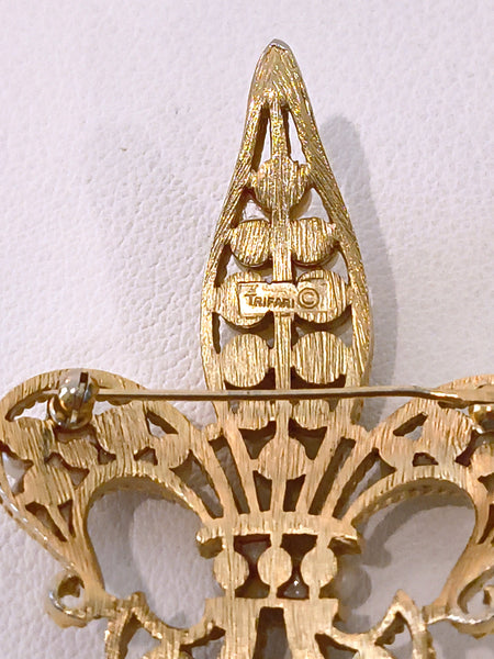 Vintage Crown Trifari Fleur de lis Pearl Brooch – P35