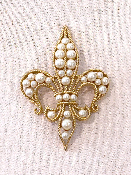 Vintage Crown Trifari Fleur de lis Pearl Brooch – P35