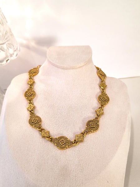 Vintage Napier Medallion Necklace Cursive Signed Collar Choker