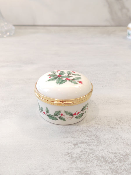 Lenox Christmas Holly Berry Porcelain Trinket Pill Box – P120