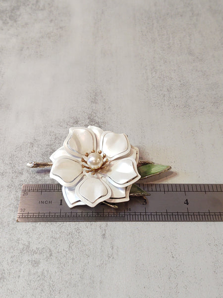 White ENAMEL FLOWER Vintage Pin Brooch - Lot F12