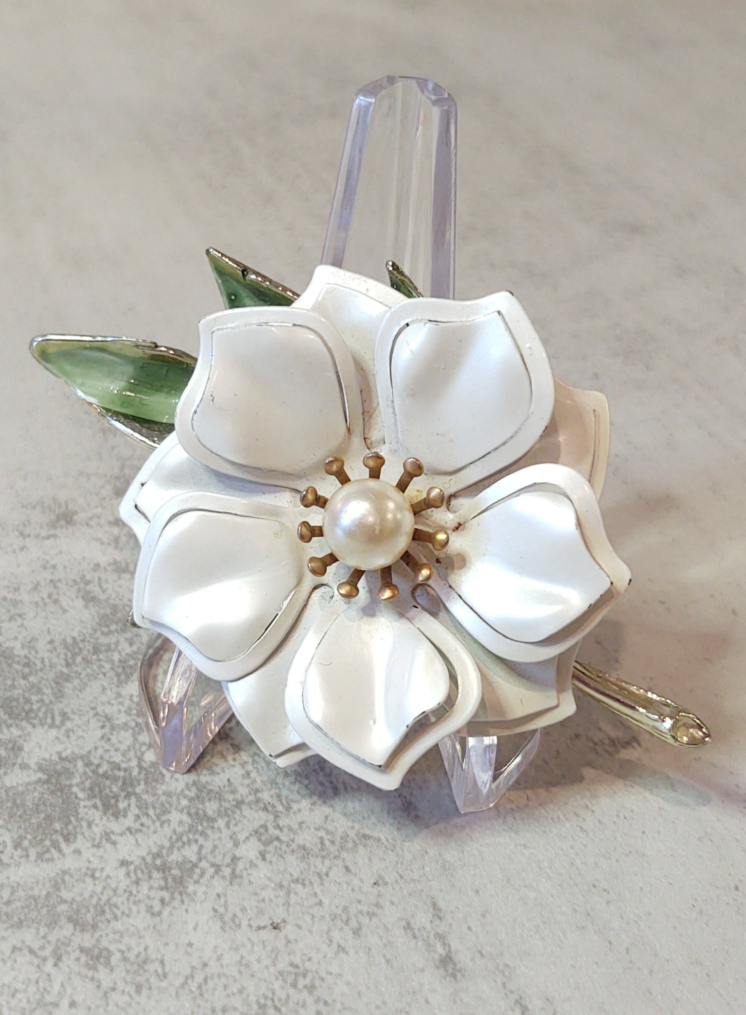 White ENAMEL FLOWER Vintage Pin Brooch - Lot F12