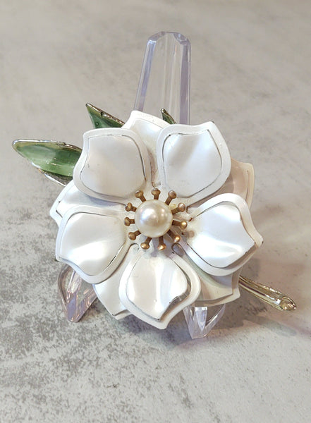 White ENAMEL FLOWER Vintage Pin Brooch - Lot F12