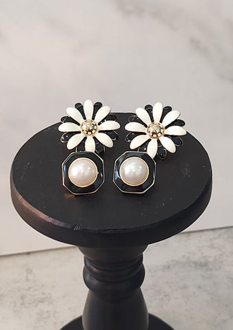 2 Pair Vtg Earrings Daisy Flower & Pearl Jewelry – Lot P37