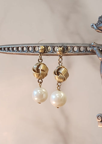 Vtg Golden Knot Pearl Earrings Gold Tone Pierced – P105