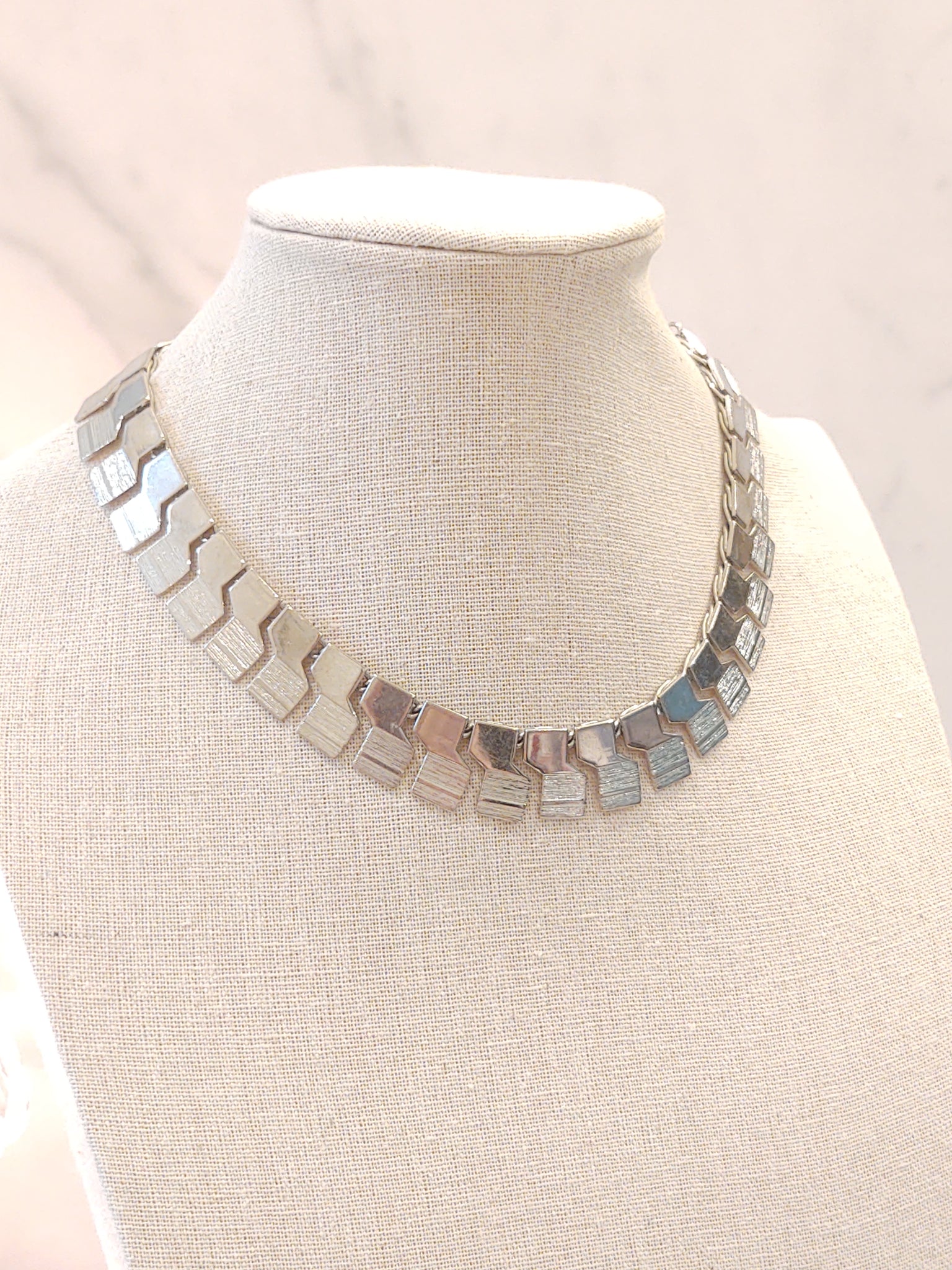 Vtg Necklace Silver Tone Cleopatra Collar Choker 15” – P91