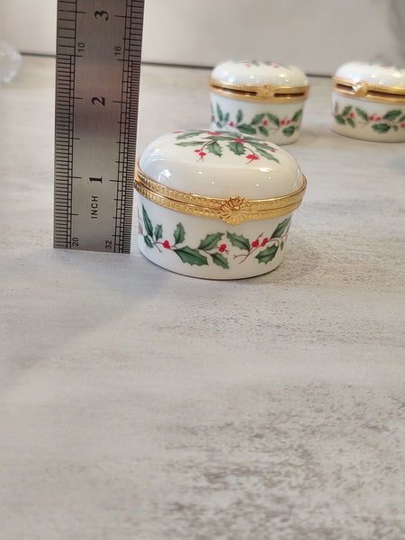 Lenox Christmas Holly Berry Porcelain Trinket Pill Box – P120