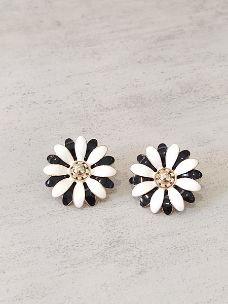 2 Pair Vtg Earrings Daisy Flower & Pearl Jewelry – Lot P37