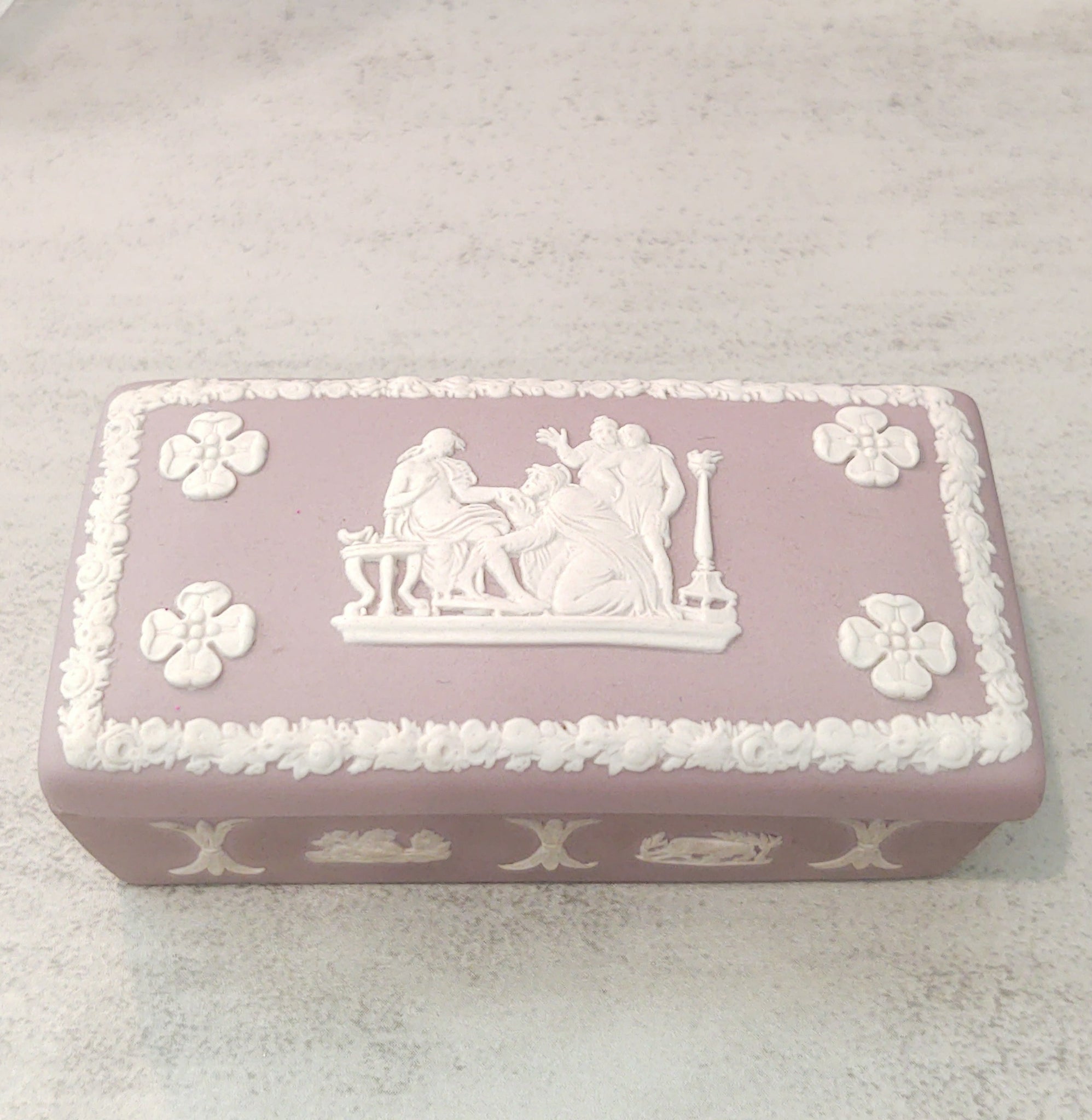 Vintage Wedgwood Jasperware Lilac Trinket Box - Lot P158