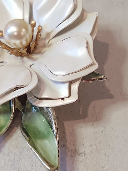 White ENAMEL FLOWER Vintage Pin Brooch - Lot F12