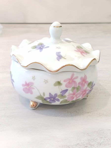 Jewelry Box With Wearable Jewelry Included Porcelain – P117