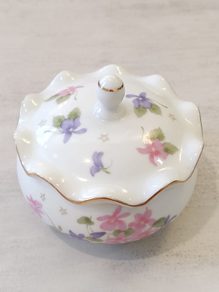 Jewelry Box With Wearable Jewelry Included Porcelain – P117