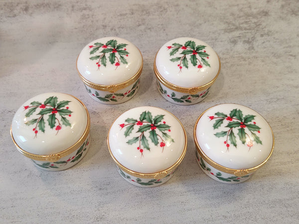 Lenox Christmas Holly Berry Porcelain Trinket Pill Box – P120