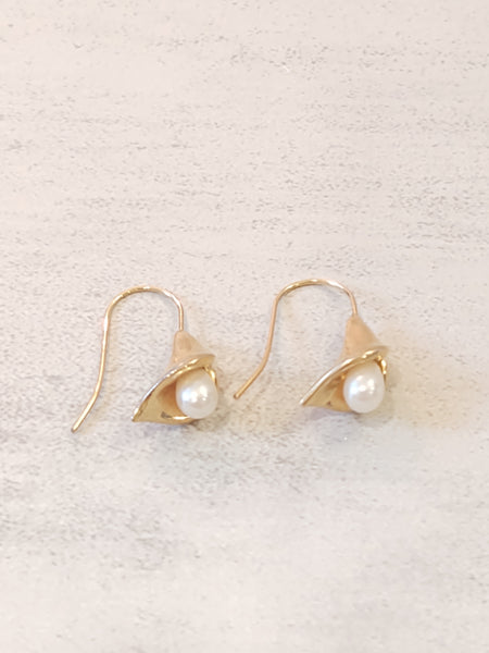 Flower Pearl Earrings Gold Tone Tulips – Lot P86