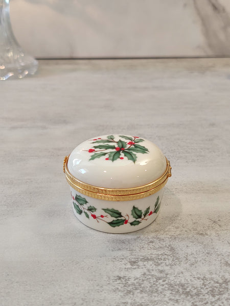 Lenox Christmas Holly Berry Porcelain Trinket Pill Box – P120