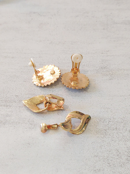 2 Pair Earrings Gold Tone Avon & Daisy Jewelry – Lot P27