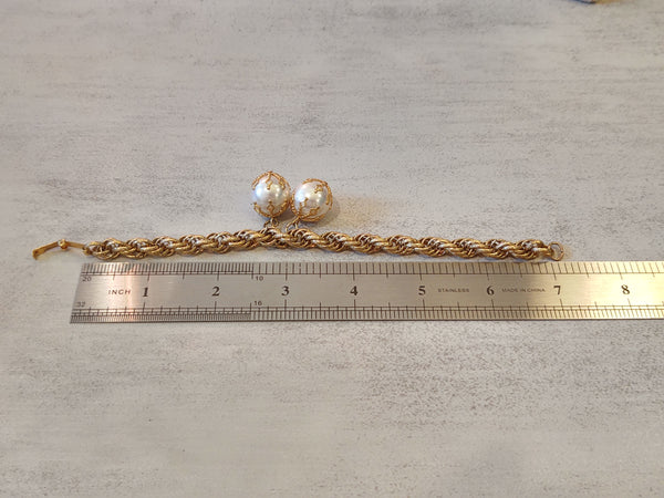 Vtg Signed Celebrity Brand Bracelet with 2 Faux Pearls 7 Inch – P83