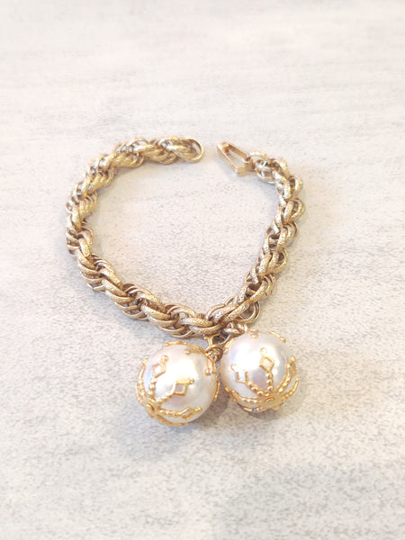 Vtg Signed Celebrity Brand Bracelet with 2 Faux Pearls 7 Inch – P83